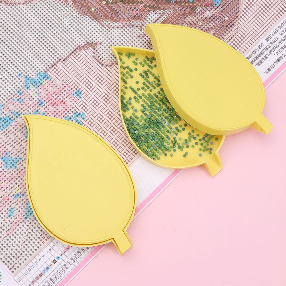 Khay Nhựa Hình Chiếc Lá Dùng Để Đựng Đá Trang Trí Móng Tay Tiện Lợi