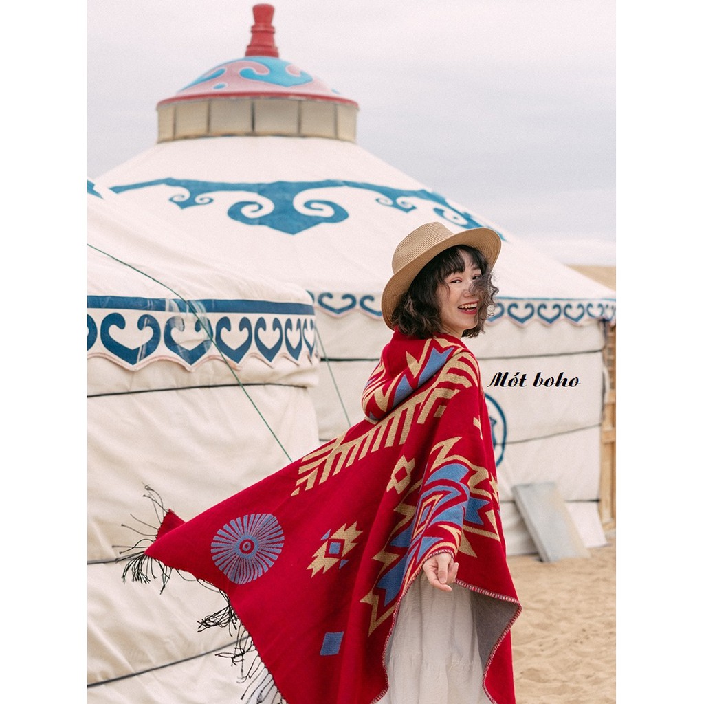 áo choàng đỏ có mũ, hoạ tiết hình thoi | BigBuy360 - bigbuy360.vn