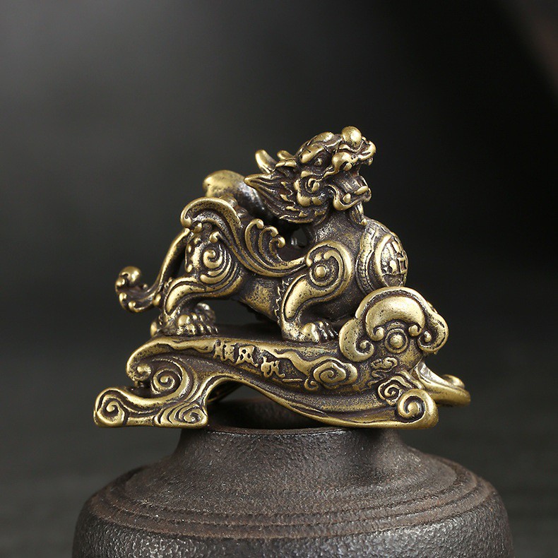 Tượng Đồng Phong Thủy May Mắn Tài Lộc Hình Kỳ Lân Có Đế Đứng (Kích Thước: 4.7cm x 4.0cm)