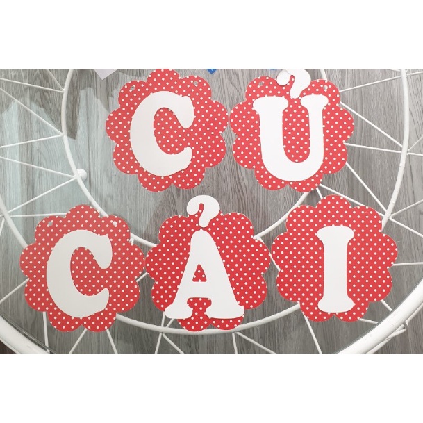 Dây cờ bông hoa chữ cái ghép tên bé kèm chữ