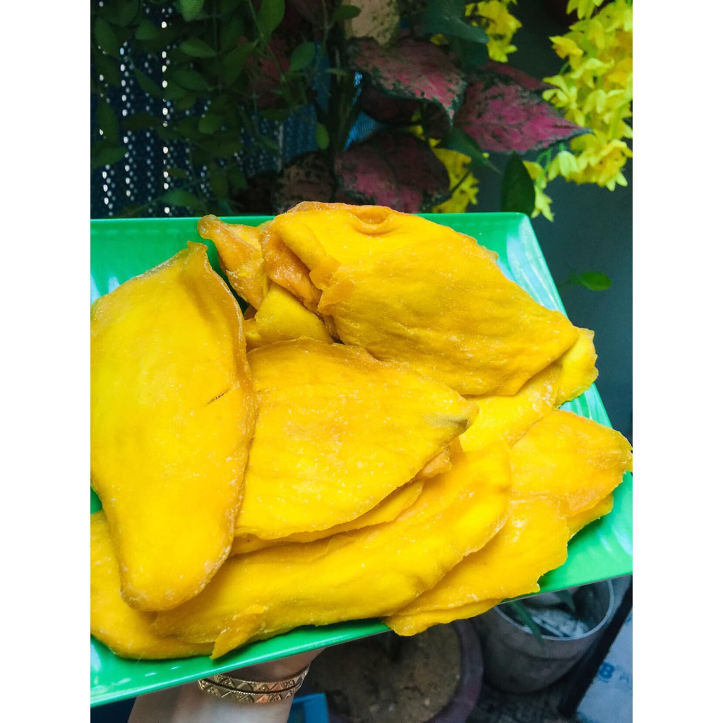 200g xoài chín sấy dẻo miếng to dẻo chua chua nhiều, ngọt nhè nhẹ