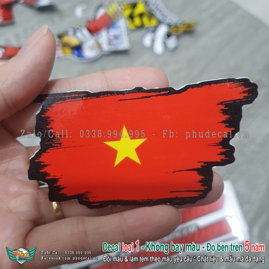 Tem Lá cờ Việt Nam 8x4.3cm  dán xe máy, xe đạp, ô tô và các vật dụng khác tùy thích thể hiện tình yêu tổ quốc