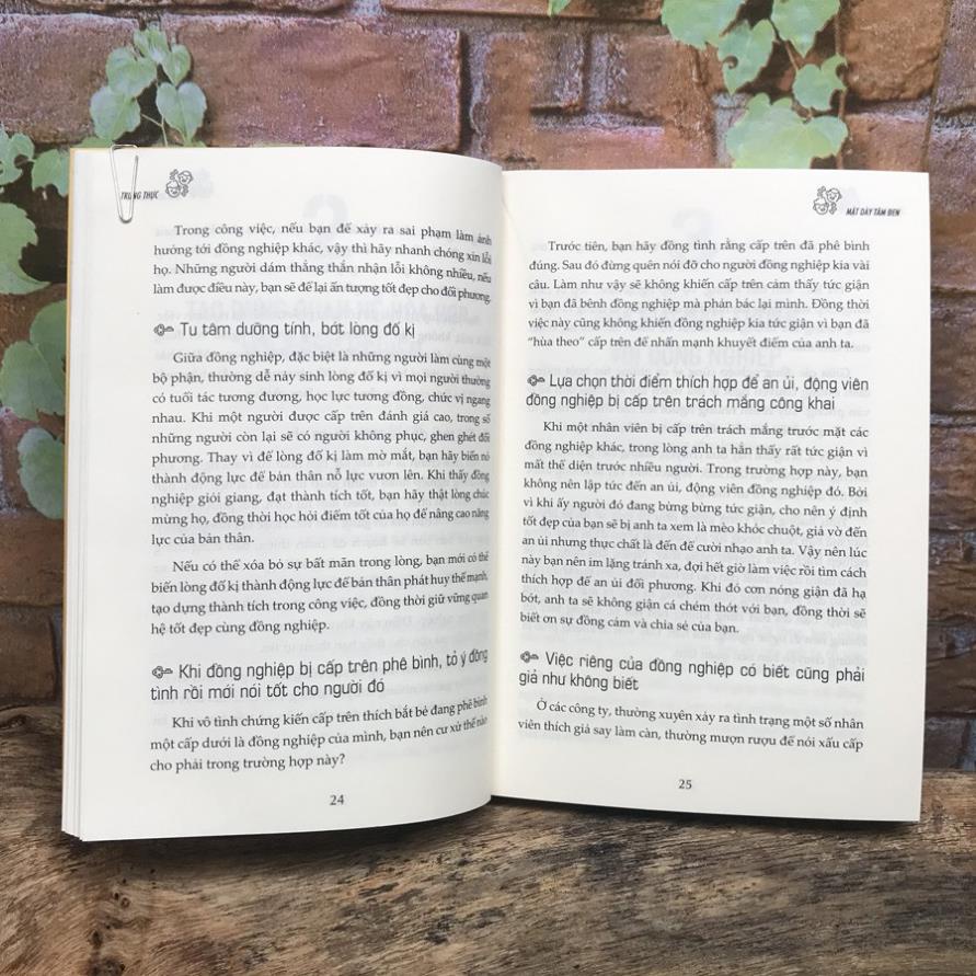 Sách - Mặt Dày Tâm Đen - Nhân Viên Khéo Léo Tỏa Sáng Chốn Văn Phòng (Kèm Bookmark) - Bách Việt