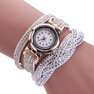 Đồng hồ kiểu cổ điển đính đá.