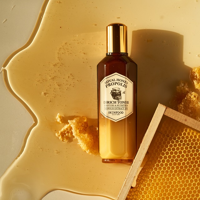 [SKINFOOD] Royal Honey Propolis Skin Toner 160ml / Moisturizing &amp; Stregthening Barrier / Glossy and Healthy Skin / Nourishing
