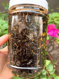 Rong biển cháy tỏi mè