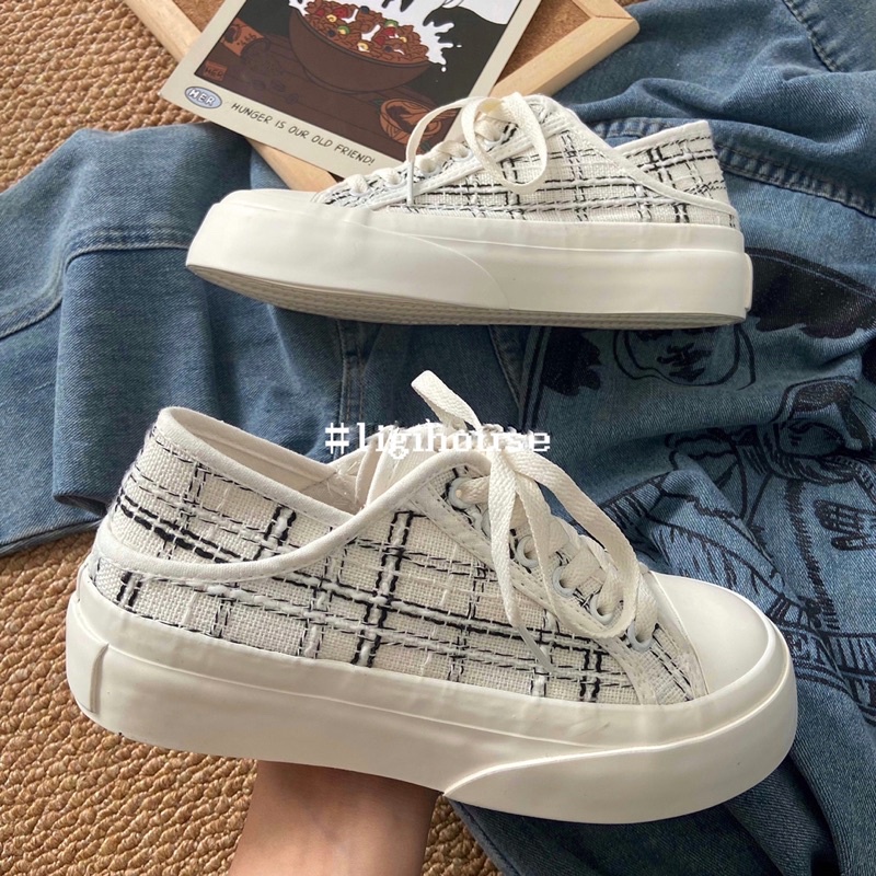 Giày thể thao nữ đế bằng giẫm gót, giày nữ đạp gót đế bánh mì hoạ tiết kẻ độc đáo
