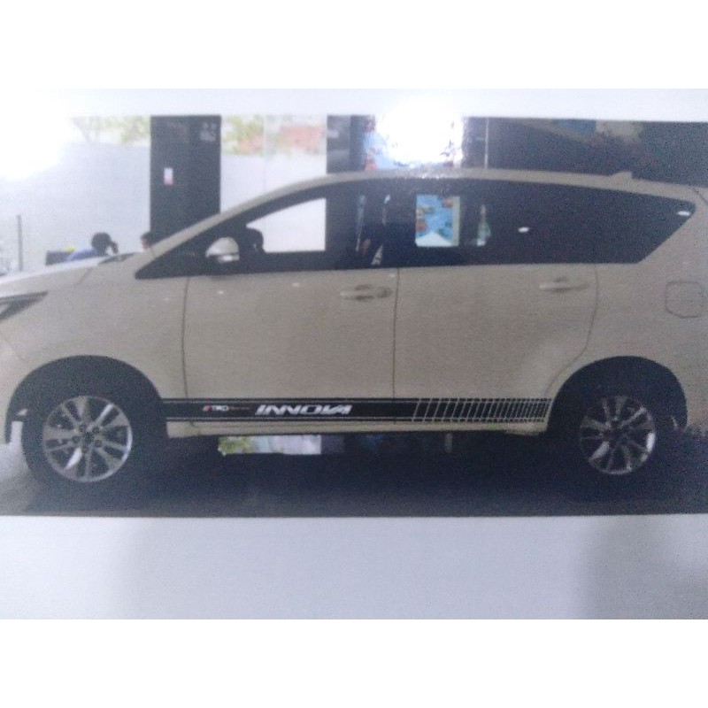 Tem dán sườn xe innova mới