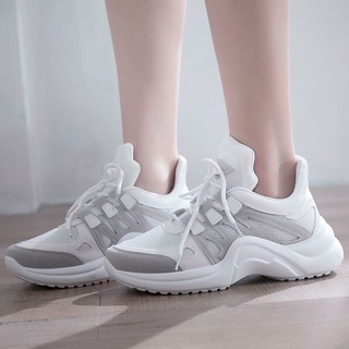 Giày sneakers