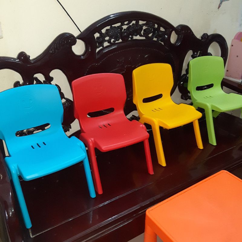 bộ bàn ghế cho bé ngồi học ngồi ăn đúng tư thế 1 bàn 3 ghế | BigBuy360 - bigbuy360.vn