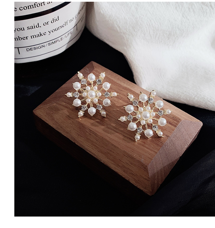 Newsnowflakepearldelicaterings