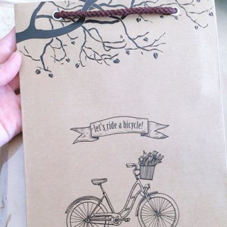 |ảnh thật| Túi giấy cứng dày dặn bóng hoạ tiết xe đạp vintage GIẤY KRAFT sẵn dây quai xách 19*27*9