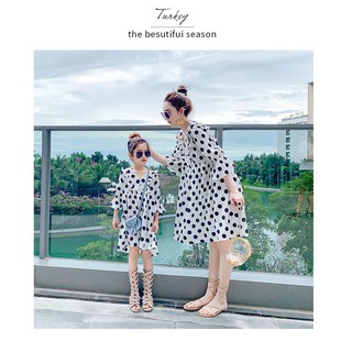 Đầm voan chấm bi cho cả mẹ và bé Babydoll.