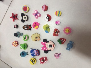 Sticker gắn dép crocs