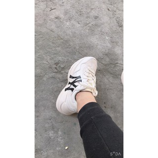 Giày thể thao trắng siêu hot