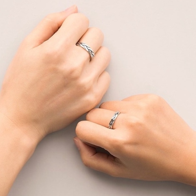 Nhẫn nam nữ thời trang màu bạc tròn Stripes Kuu Clothes unisex chất liệu Titan đẹp đơn giản không gỉ - Nhẫn Stripes