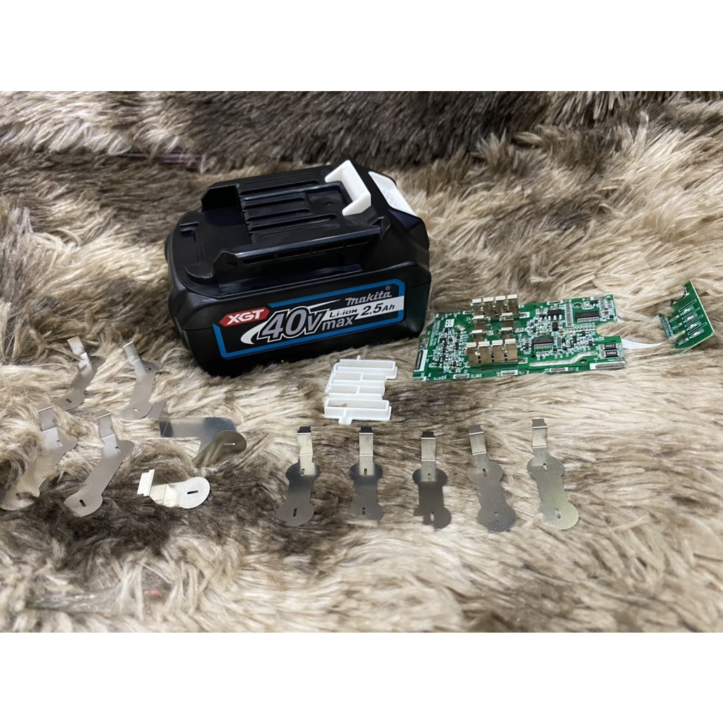 Vỏ mạch Makita 40v 2.5 AH cell 18650 nhận sạc zin. BN.