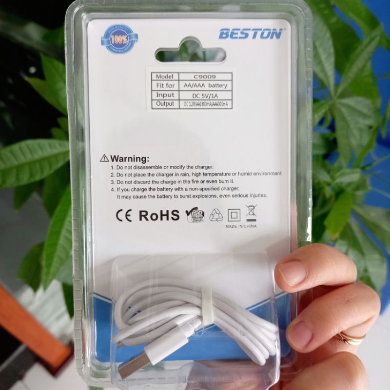 Pin sạc AA và AAA 1.2V Beston cùng bộ sạc pin C9009 sạc nhanh, tự ngắt, có 4 đèn xanh báo đầy dùng cho micro không dây