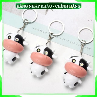 Móc Khóa Con Bò Sữa Có Đèn Và Phát Nhạc Treo Túi Xách Balo Bình Nhựa Giả Thủy Tinh Siêu Bền
