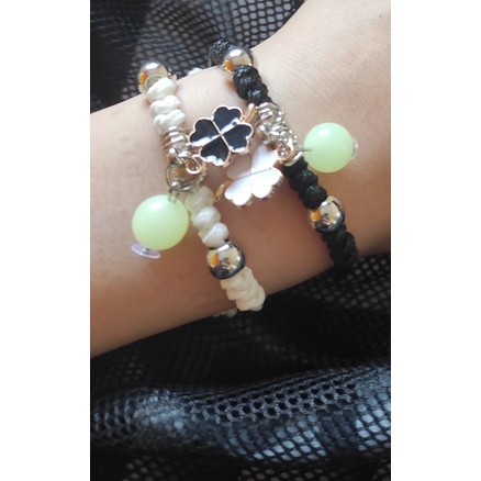 Vòng Tay Dây Bện Mặt Hình Cỏ Bốn Lá Phát Sáng Trong Bóng Tối Cho Nữ