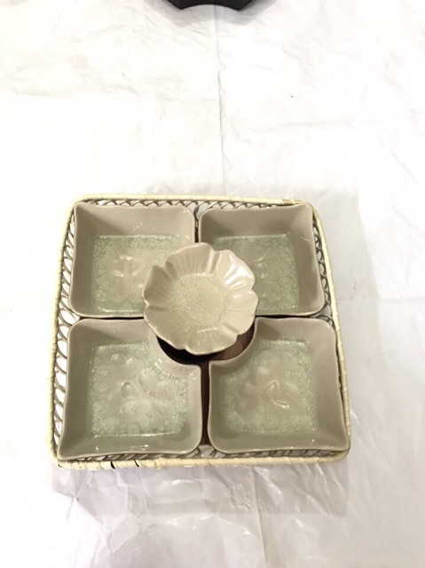 Khay lẩu kem dáng vuông kèm giỏ mây