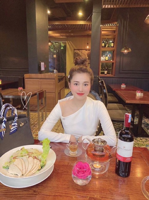 [ Mặc là xinh] Sơ mi lệch vai nhún eo đính cúc Ng.o.c | BigBuy360 - bigbuy360.vn