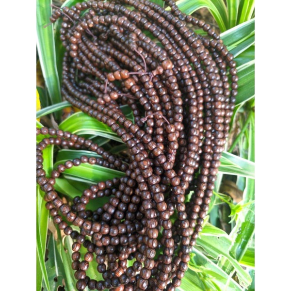 Chuỗi hạt gỗ 108 vòng tay nữ hạt nhỏ xíu màu trầm cỡ 6ly mun đuôi công tự nhiên hương vân vip đẹp