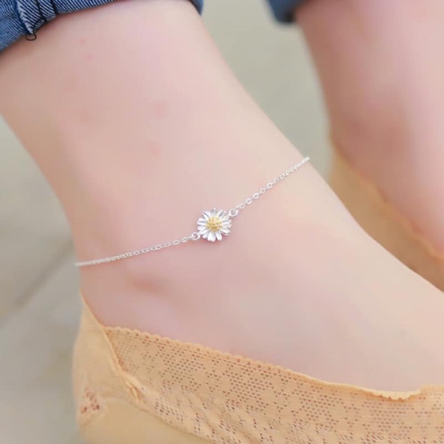 Lắc chân hoa cúc