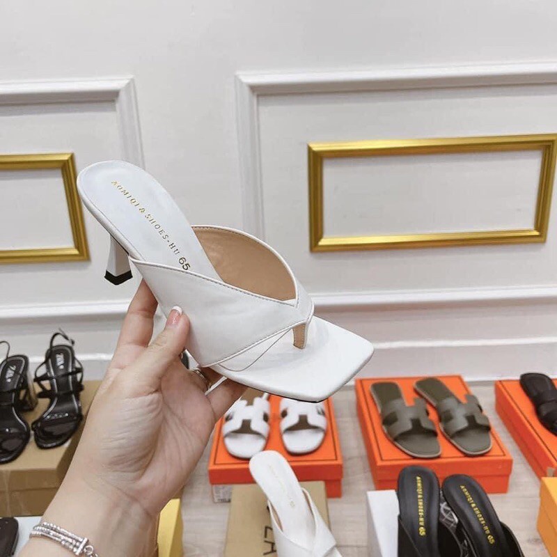 Guốc nữ mũi vuông mã LTG17 cao 7cm có 2 màu đen và trắng phong cách trang trọng