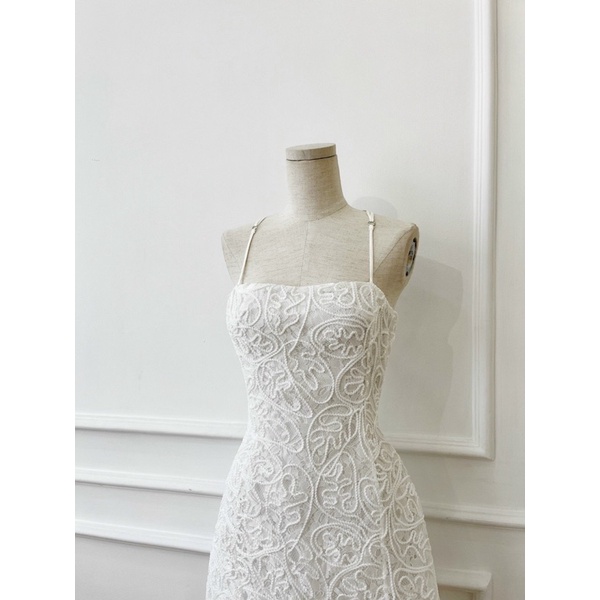 Đầm hai dây ren nổi đan dây lưng phía sau sexy hàng thiết kế cao cấp