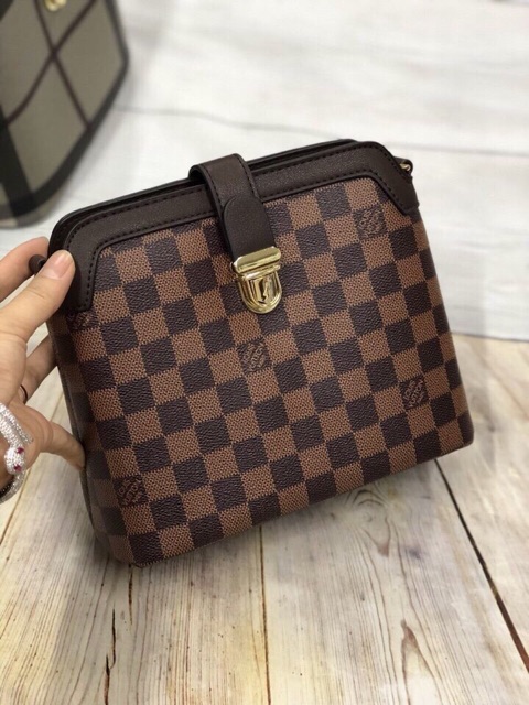 Túi chéo khóa vàng các loại mẫu mới