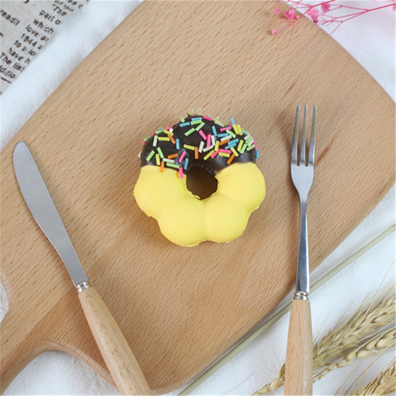 Đồ Chơi Bóp Nén Hình Bánh Donut Dễ Thương 6cm