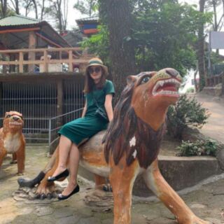 Váy xoắn eo