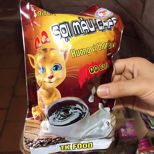 1 bịch 30 gói snack sợi màu cafe