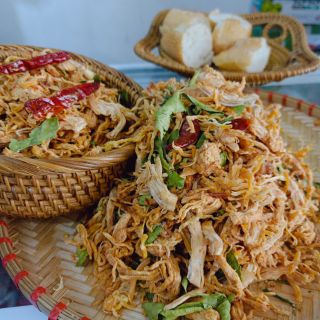 Gà khô lá chanh ớt tỏi