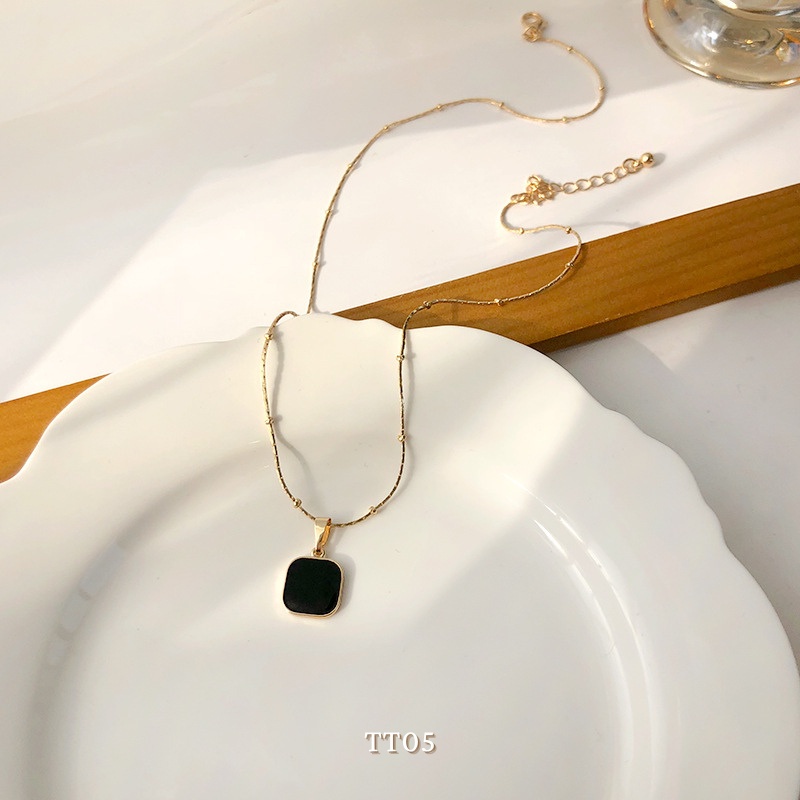 [KHÔNG ĐEN GỈ] Dây chuyền Titan mặt vuông trắng đen basic nữ tính Annie TT05