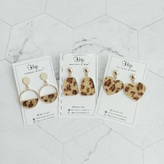 Khuyên họa tiết da báo