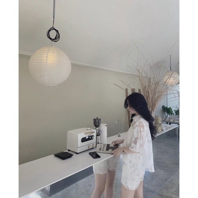 Set 3 món áo sơ mi trắng hoa ren nổi với áo croptop 2S hai dây với quần ngắn