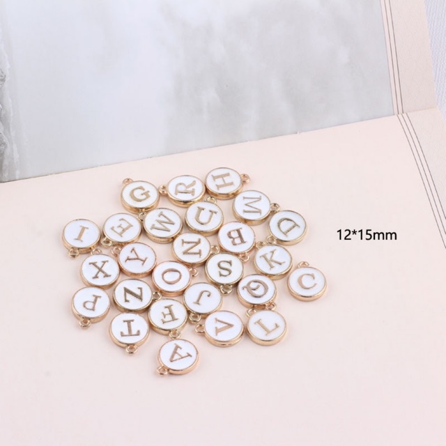 Charm chữ màu trắng từ N đến Z