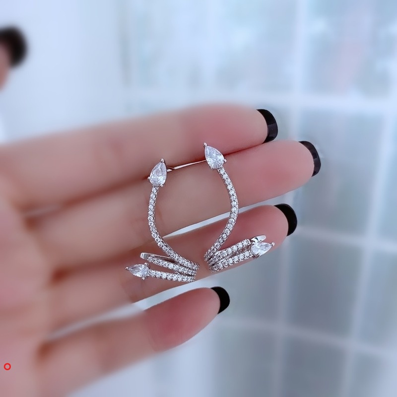 Bông tai hình rắn đính đá phong cách punk