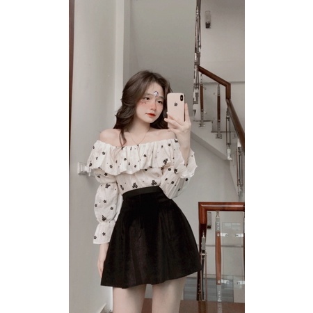 Áo trễ vai chấm bi