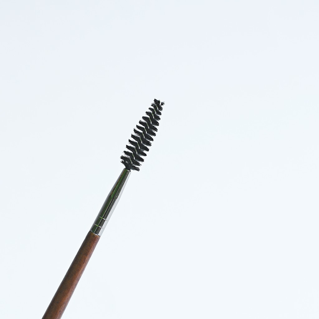 Cọ Chân Mày 2 Đầu MAGA ANGLED EYEBROW AND EYELASH BRUSH 17