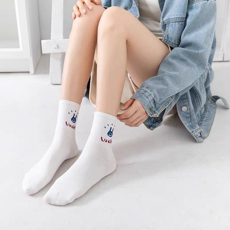 Tất nữ cổ cao màu trắng họa tiết hình thú dễ thương chất vải cotton không hôi chân