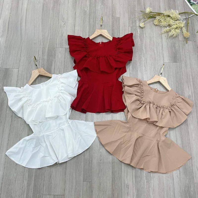 Áo sơmi sát nách viền bèo.