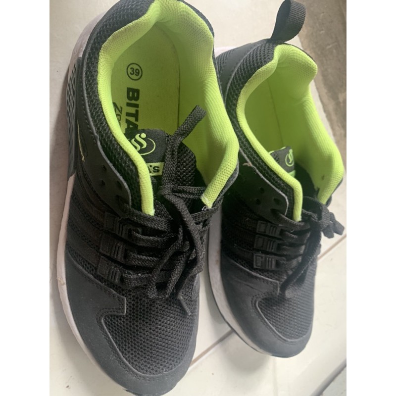 Giày thể thao Bitas đen size 39 (mang 2 lần)