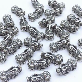 Mặt tì hưu bạc thái làm charm sâu vòng