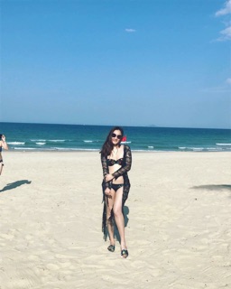 Kimono dài ren lượn sóng