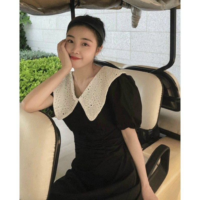 Đầm đen cổ sen ren trắng