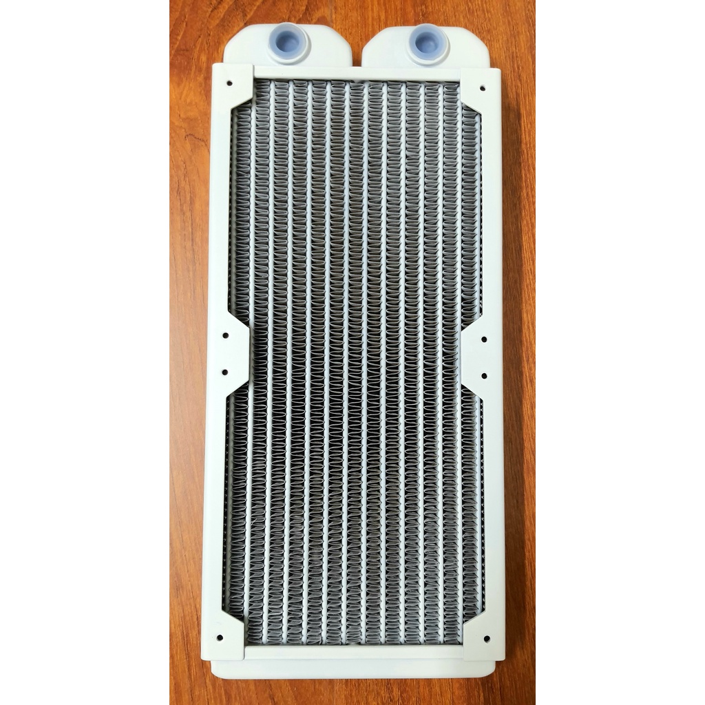 Két tản nhiệt nước Radiator mầu trắng