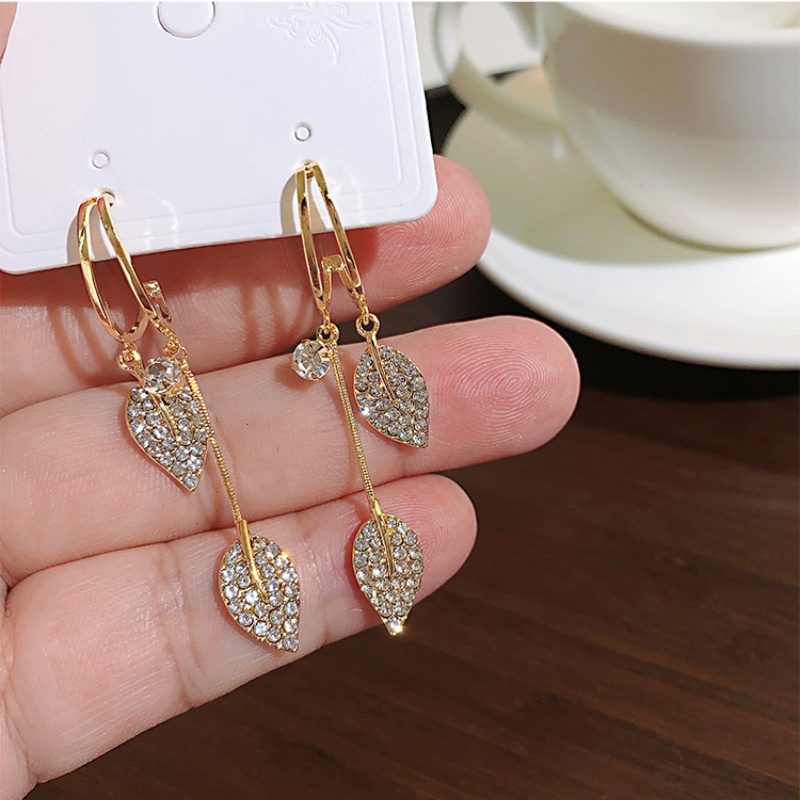 Khuyên Tai Kim Bạc 925 Dáng Dài Mặt Tròn Phối Tua Rua Lá Cây Phong Cách Hàn Quốc Mới Cho Nữ